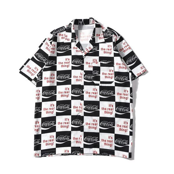 Aktuāls vīriešu krekls ar īsām piedurknēm un dažādu aplikāciju