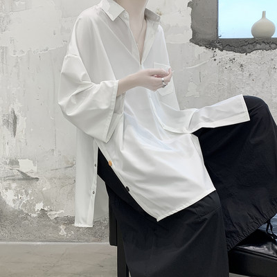 Φαρδύ μοντέλοασύμμετρο ανδρικό πουκάμισο με κουμπιά