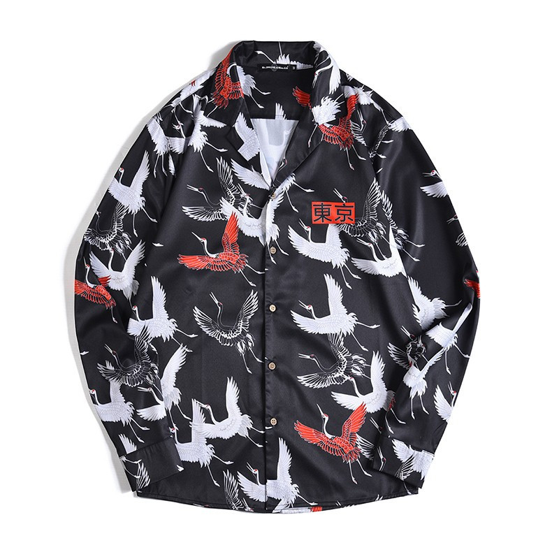 Vīriešu krekls ar krāsainu aplikāciju un garām piedurknēm