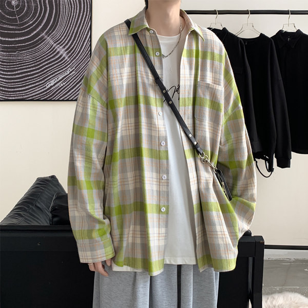 Cămașă casual bărbătească în carouri cu mâneci lungi - model larg