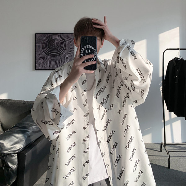 Ikdienas plats vīriešu krekls ar uzrakstiem