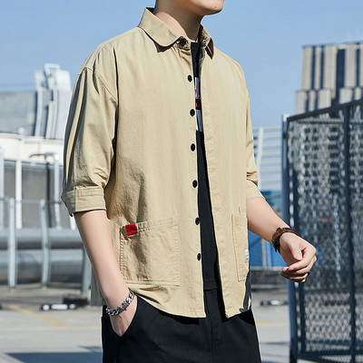 Cămașă bărbătească din bumbac cu buzunare și inscripție