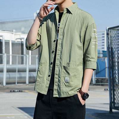 Cămașă bărbătească din bumbac cu buzunare și inscripție