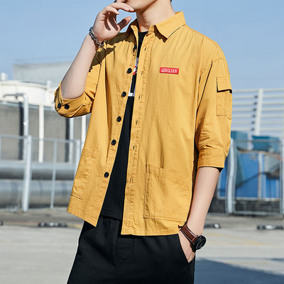 Cămașă bărbătească din bumbac cu buzunare și inscripție