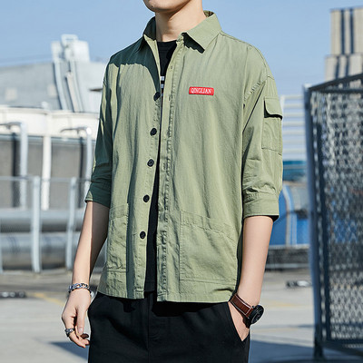 Cămașă bărbătească din bumbac cu buzunare și inscripție