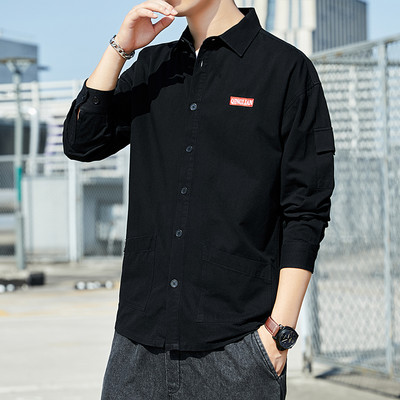 Cămașă bărbătească din bumbac cu buzunare și inscripție