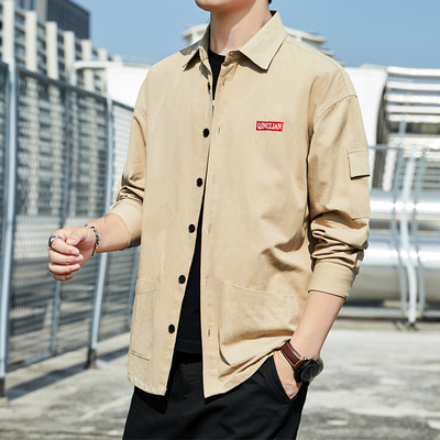 Cămașă bărbătească din bumbac cu buzunare și inscripție