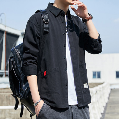 Cămașă bărbătească din bumbac cu buzunare și inscripție