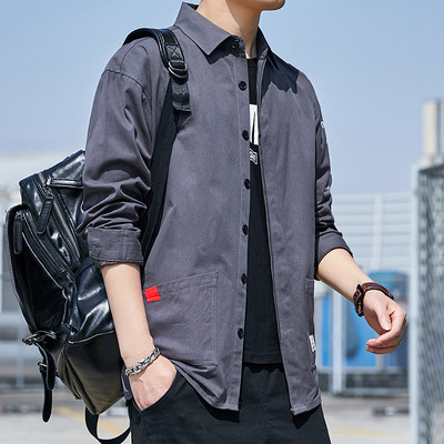 Cămașă bărbătească din bumbac cu buzunare și inscripție