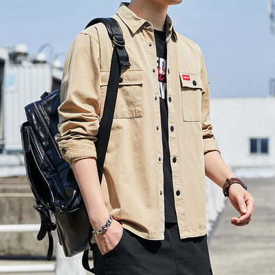 Cămașă bărbătească din bumbac cu buzunare și inscripție