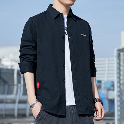 Cămașă bărbătească din bumbac cu buzunare și inscripție