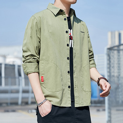 Cămașă bărbătească din bumbac cu buzunare și inscripție