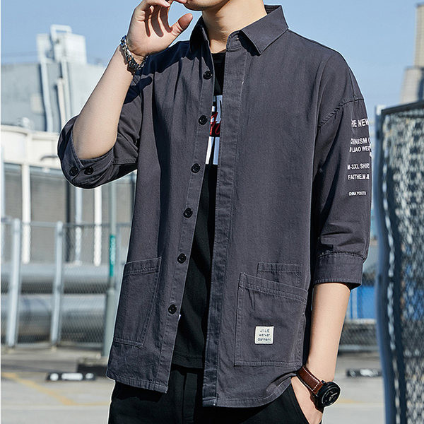 Cămașă bărbătească din bumbac cu buzunare și inscripție