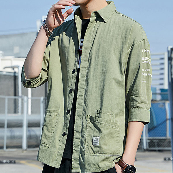 Cămașă bărbătească din bumbac cu buzunare și inscripție