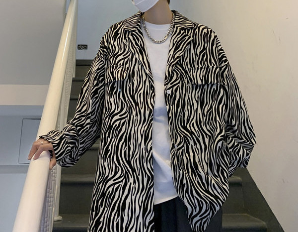 Camasa barbateasca model larg cu imprimeu zebra