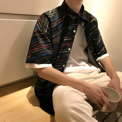 Ανδρικό χρωματιστό πουκάμισο με τσέπη και κοντά μανίκια