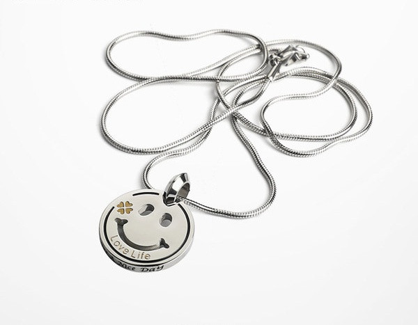 Lanț modern pentru bărbați cu pandantiv și inscripția Love Life