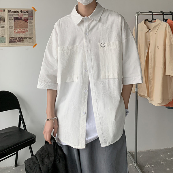 Cămașă pentru bărbați într-o singură culoare, cu mâneci scurte și buzunare
