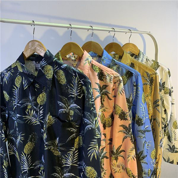 Vīriešu moderns krekls ar aplikācijām un garām piedurknēm