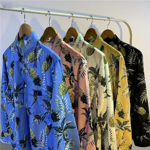 Vīriešu moderns krekls ar aplikācijām un garām piedurknēm