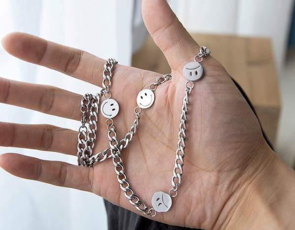 Ανδρική σύγχρονη μεταλλική αλυσίδα