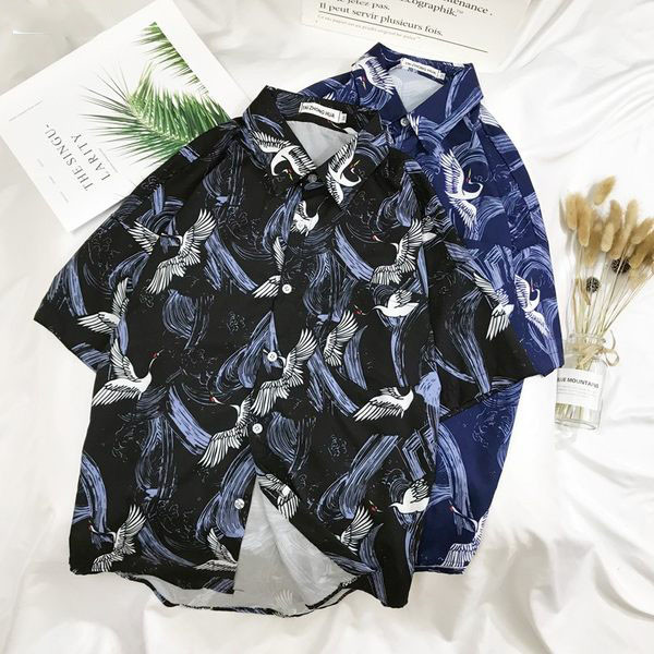 Aktuālais vīriešu krekls ar aplikācijām un klasisku apkakli