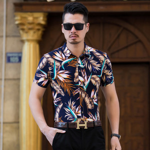 Model nou de cămașă bărbătească colorată cu guler clasic și mâneci scurte