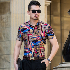 Model nou de cămașă bărbătească colorată cu guler clasic și mâneci scurte