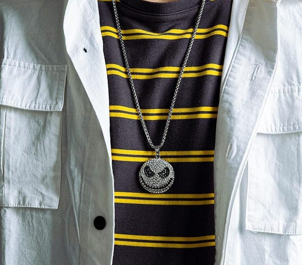 Lanț bărbătesc actual cu pandantiv și pietre decorative