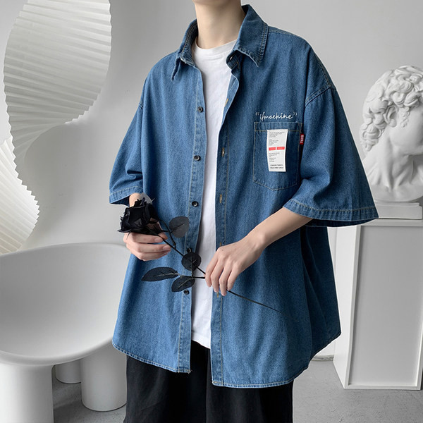 Vīriešu krekls ar kabatu un īsām piedurknēm zilā krāsā