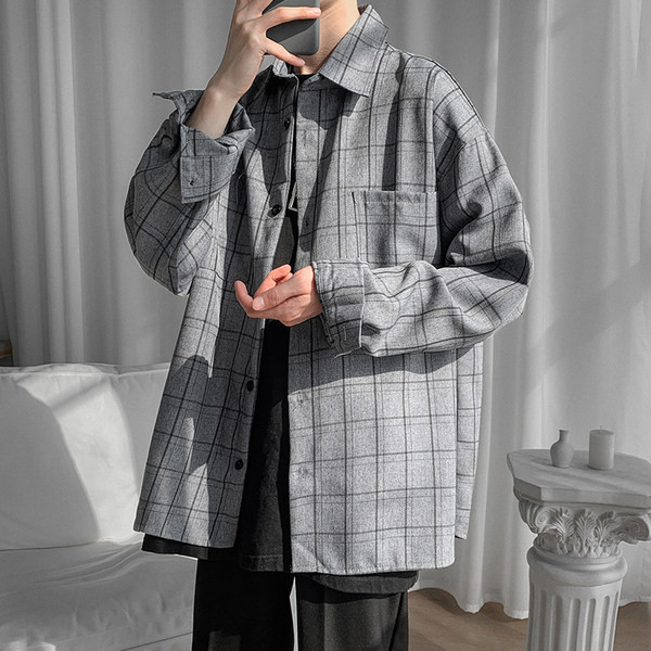 Cămașă lată în carouri cu buzunar