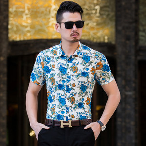 Pieguļošs vīriešu krekls ar ziedu rakstu vairākās krāsās