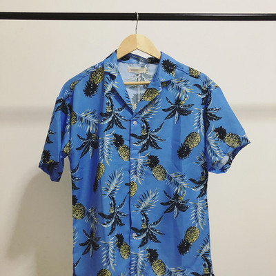 Cămașă pentru bărbați cu mâneci scurte și model floral