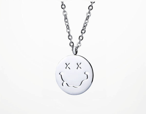 Lanț modern pentru bărbați cu un zâmbet pandantiv