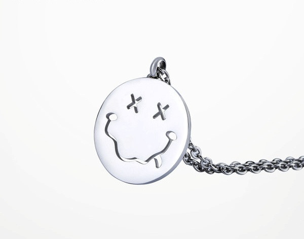 Lanț modern pentru bărbați cu un zâmbet pandantiv