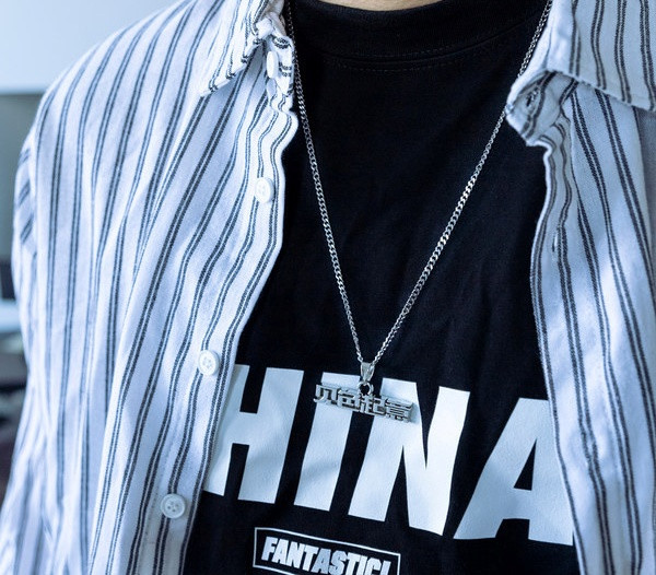 Lanț de actualitate pentru bărbați cu litere pandantiv