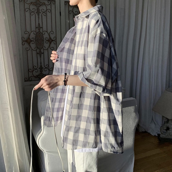 Cămașă modernă pentru bărbați în carouri, cu mâneci scurte și nasturi