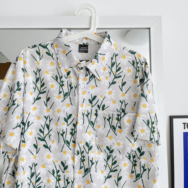 Ανδρικό πουκάμισο με κουμπιά και κοντά μανίκια