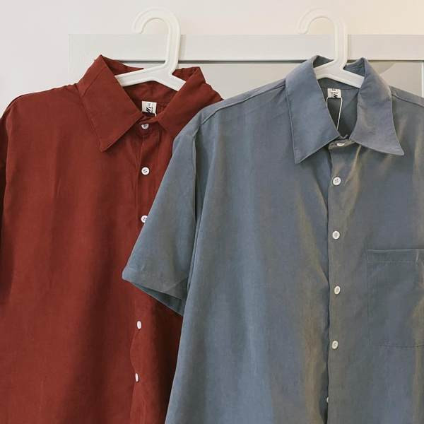 Cămașă bărbătească model uni cu mâneci scurte și guler clasic