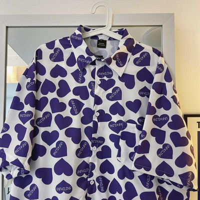 Ανδρικό πουκάμισο με μοτίβο καρδιές και κλασικό γιακά