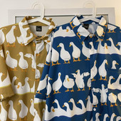 Cămașă pentru bărbați cu guler clasic și aplicație colorată