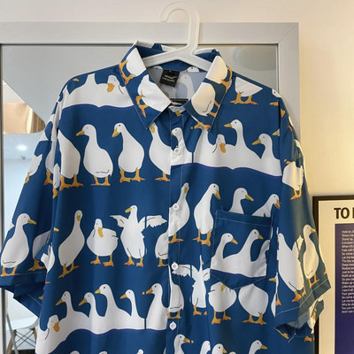 Cămașă pentru bărbați cu guler clasic și aplicație colorată