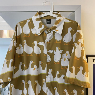 Cămașă pentru bărbați cu guler clasic și aplicație colorată