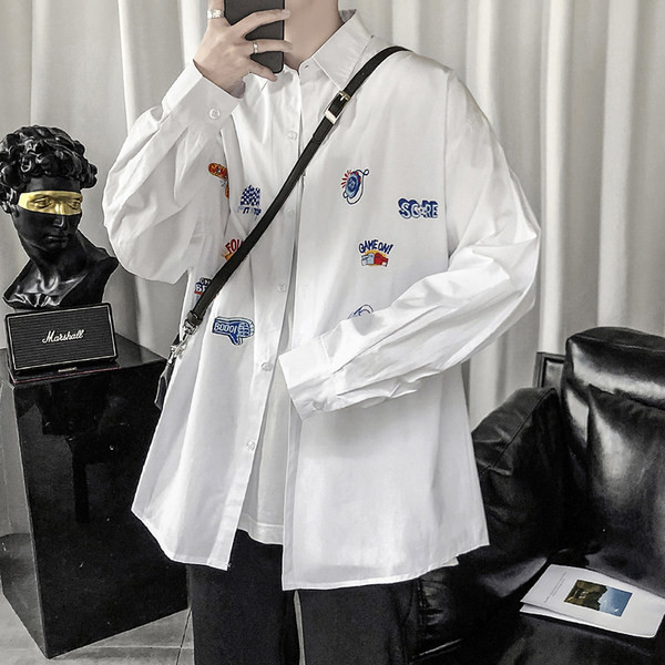 Cămașă de primăvară cu aplicații colorate