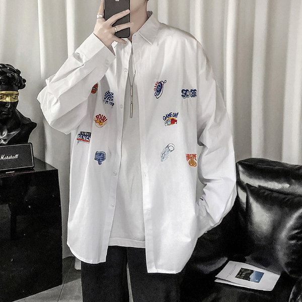 Cămașă de primăvară cu aplicații colorate