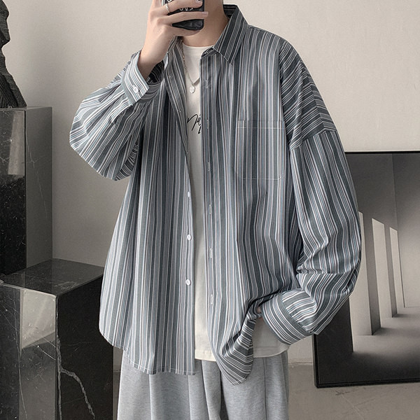 Cămașă lată în dungi, cu nasturi