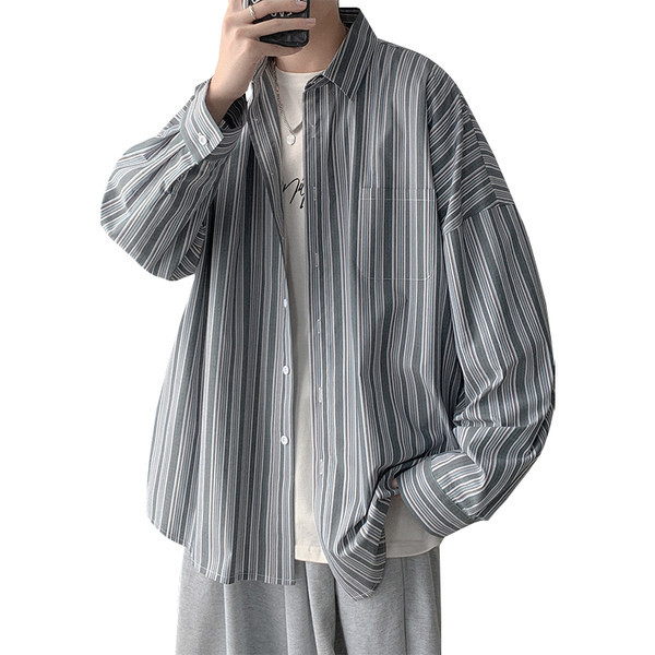 Cămașă lată în dungi, cu nasturi