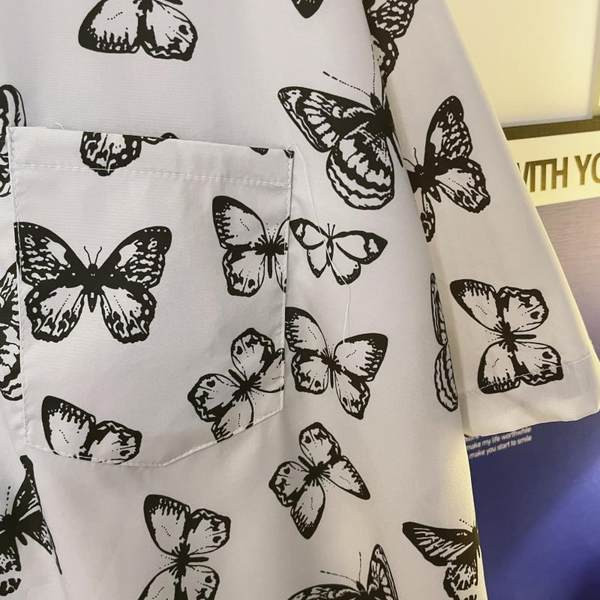 Cămașă pentru bărbați cu aplicație fluture și guler clasic