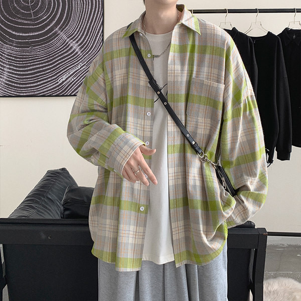 Cămașă în carouri de primăvară cu nasturi și buzunar