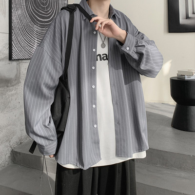 Cămașă lată cu dungi cu buzunar